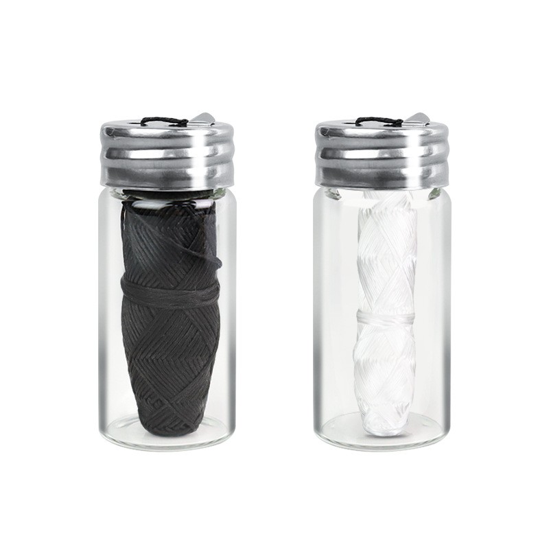 Floss dentaire dans un bocal en verre